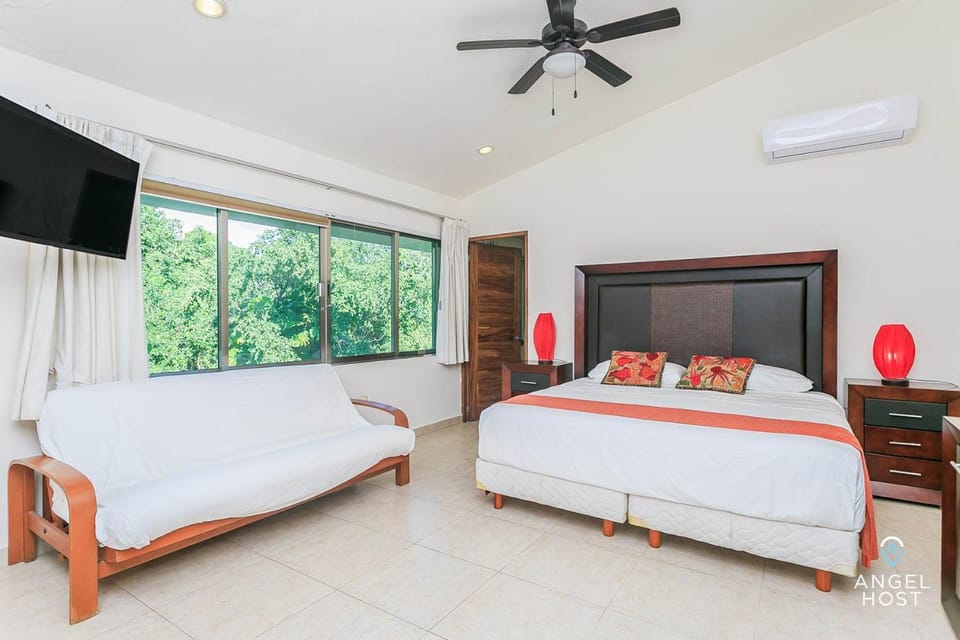 Bed, TV and multimedia, Photo of the whole room, Bedroom, air conditioner