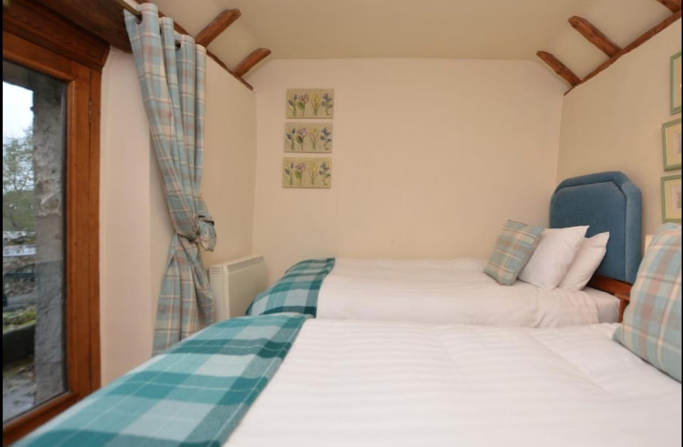 Cruck Cottage House in Staffordshire Moorlands District