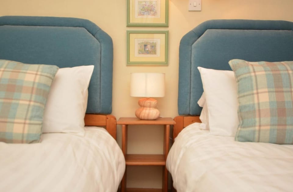 Cruck Cottage House in Staffordshire Moorlands District