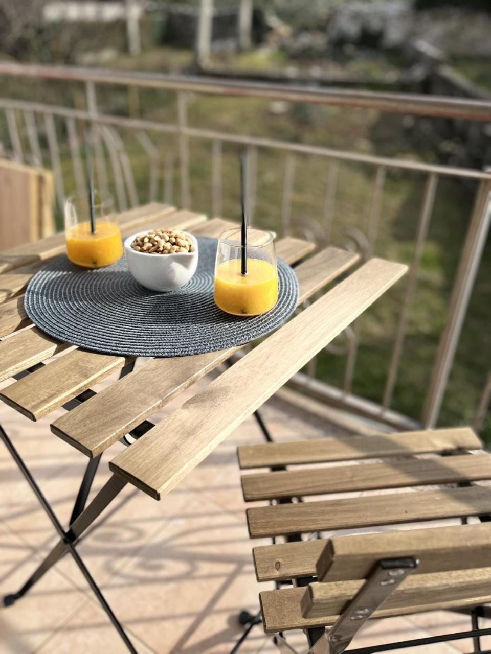 Balcony/Terrace, Food and drinks