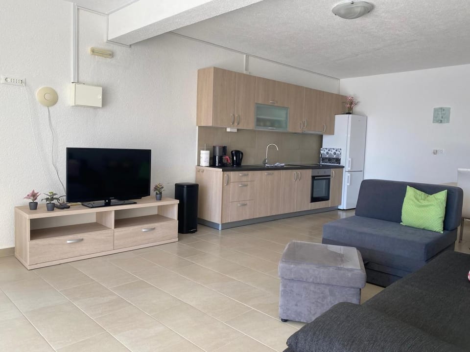 TV and multimedia, Kitchen or kitchenette