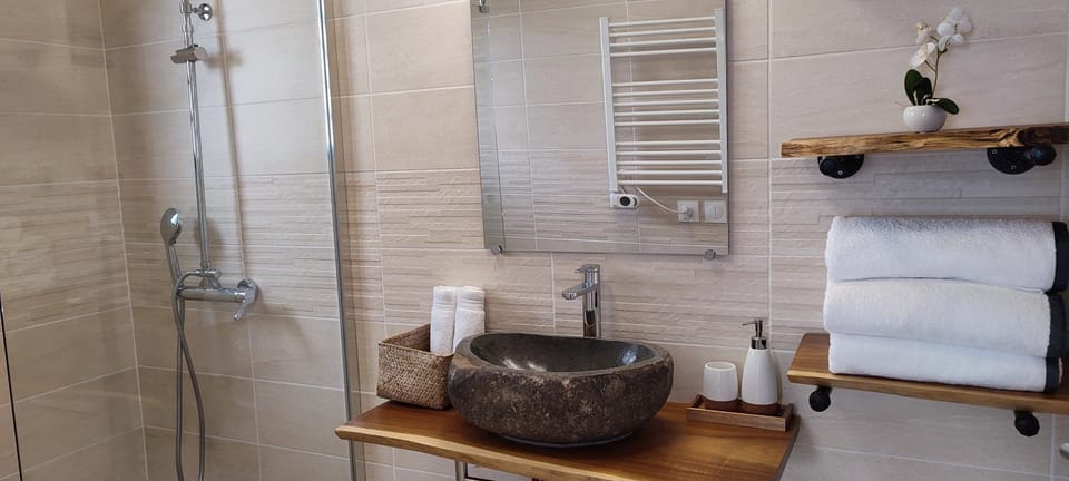 Bathroom, heating, internet, towels