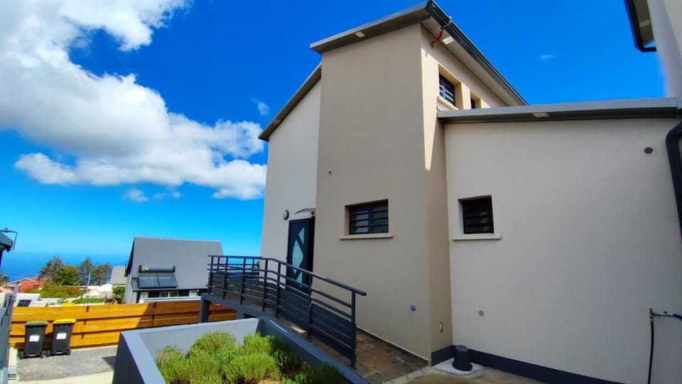 Property building, Facade/entrance, children, young children, Family, acessibility