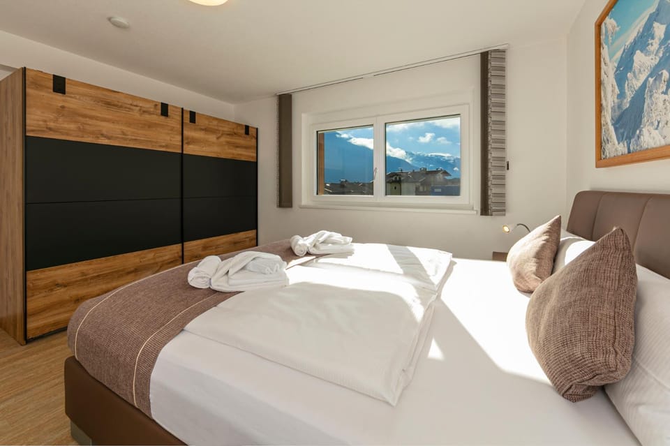 Bed, Photo of the whole room, Bedroom, towels, wardrobe