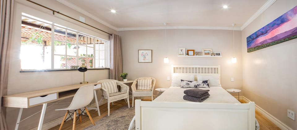 Bed, Seating area, Bedroom, towels