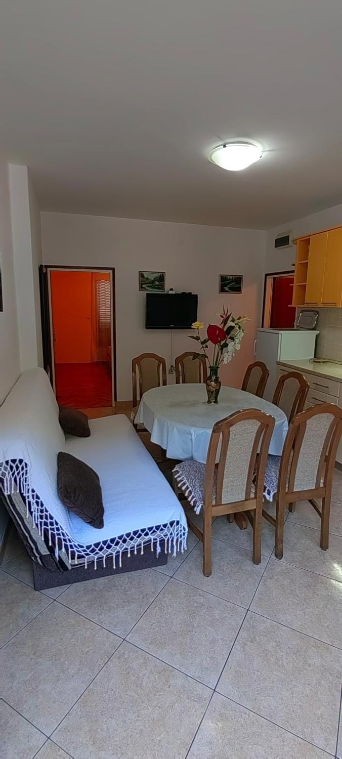 TV and multimedia, Kitchen or kitchenette, Living room, Photo of the whole room, Seating area, Dining area, pet friendly, stove