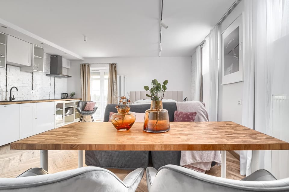 Kitchen or kitchenette, Seating area, Dining area