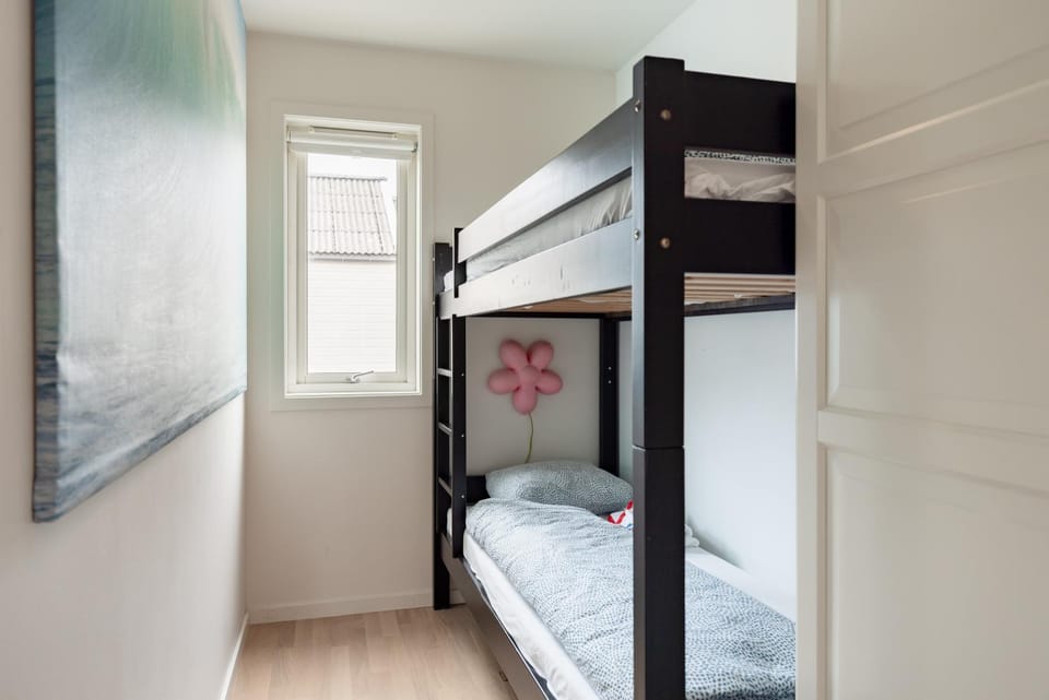 Bedroom, bunk bed