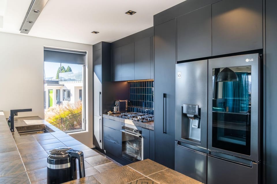 Coffee/tea facilities, Kitchen or kitchenette, minibar, pet friendly, stove