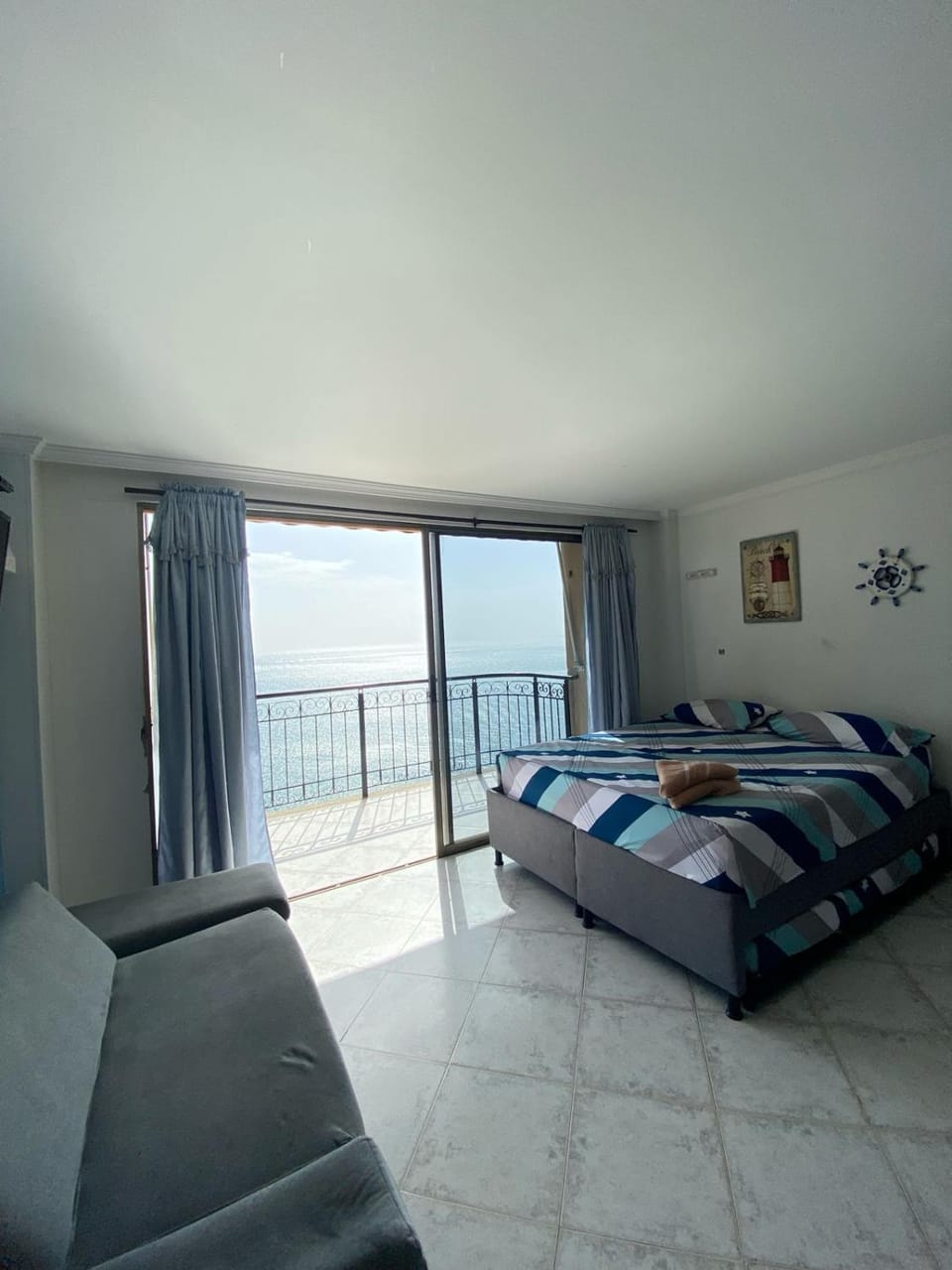 Bed, Living room, Photo of the whole room, Bedroom, Sea view