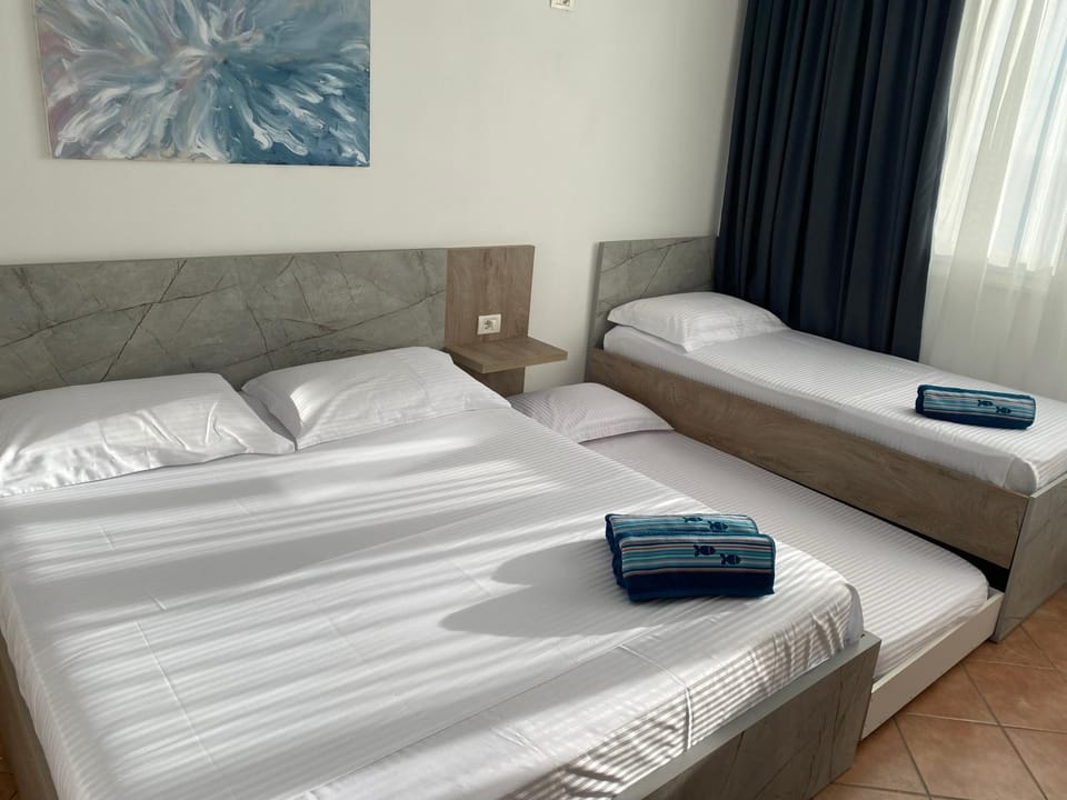 Bed, Bedroom, towels