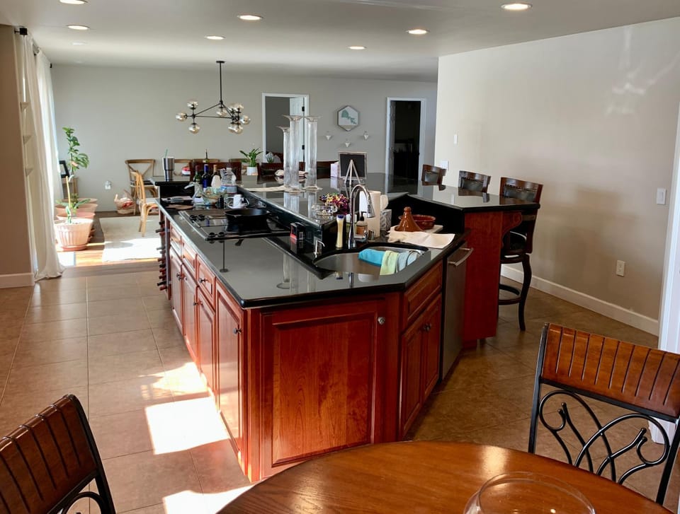 Stunning 3,400 sq ft Lake House w Boat Dock, Sauna, Steam Shower, and More House in Clearlake Oaks