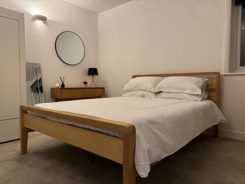 The Clock Tower Apartment - Spacious, Modern, 2 Bedroom Apartment , Southsea with Free parking - sleeps 4 Apartment in Portsmouth