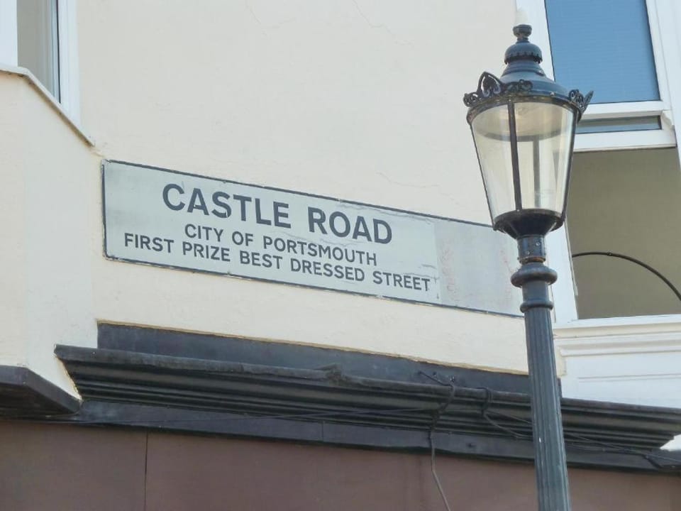 The Clock Tower Apartment - Spacious, Modern, 2 Bedroom Apartment , Southsea with Free parking - sleeps 4 Apartment in Portsmouth