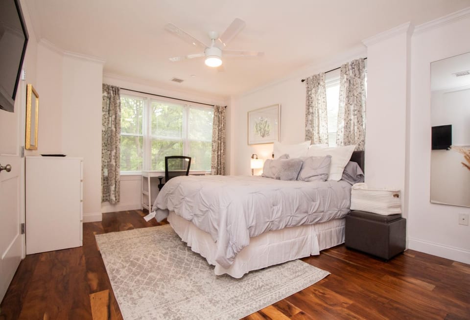 Stylish 2BR w Full Kitchen, Laundry & Cen Air Apartment in Boston