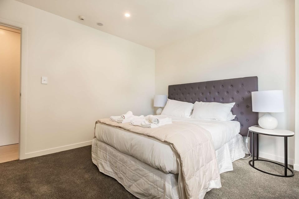 Beautiful 2BR Unit next to Myers Park Zodiak Stays Apartment in Auckland