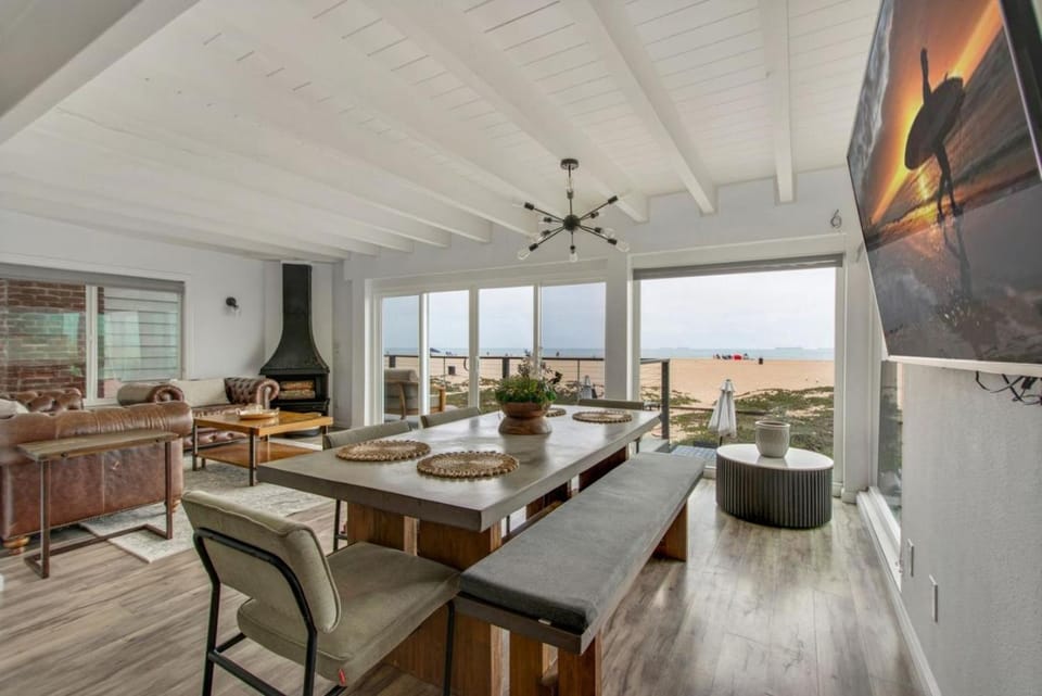 Beachfront Condo on A LowKey Beach Apartment in Sunset Beach