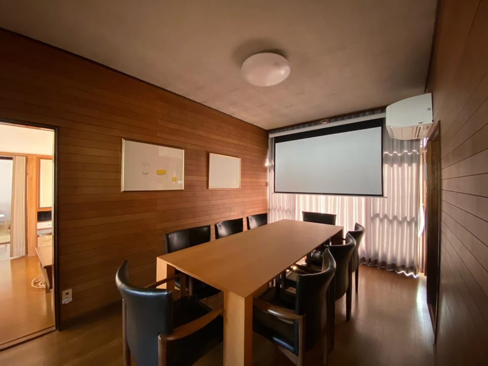 Photo of the whole room, Business facilities, Dining area