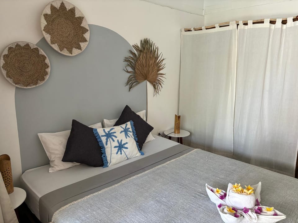 Bed, Decorative detail, Bedroom, towels, wardrobe, air conditioner