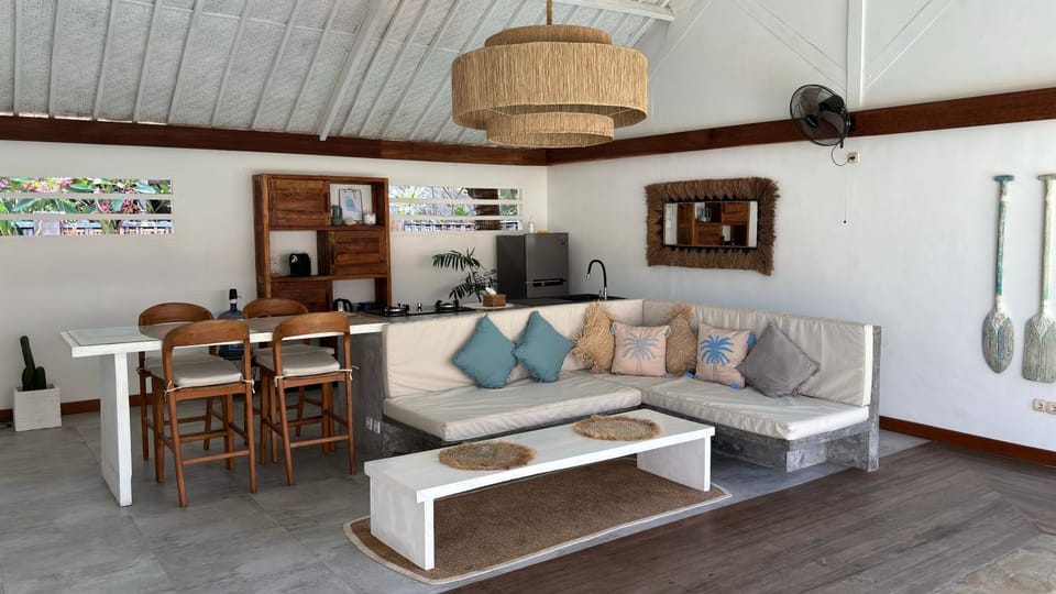 Coffee/tea facilities, Living room, Decorative detail, Seating area, Dinner, kitchen
