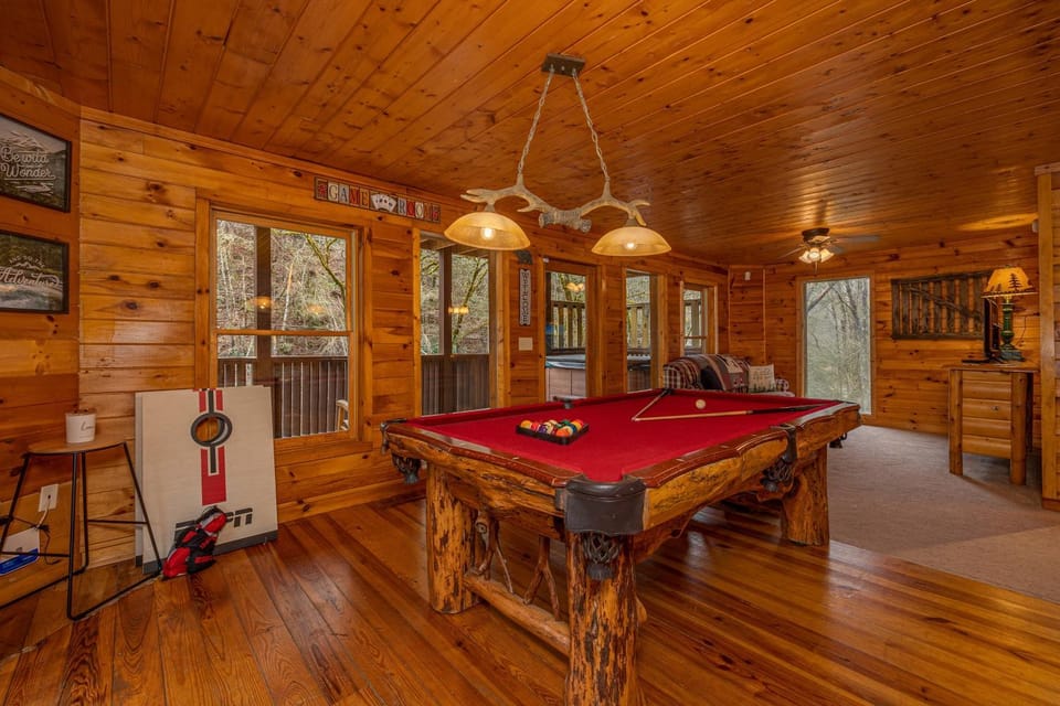 Billiard, Game Room