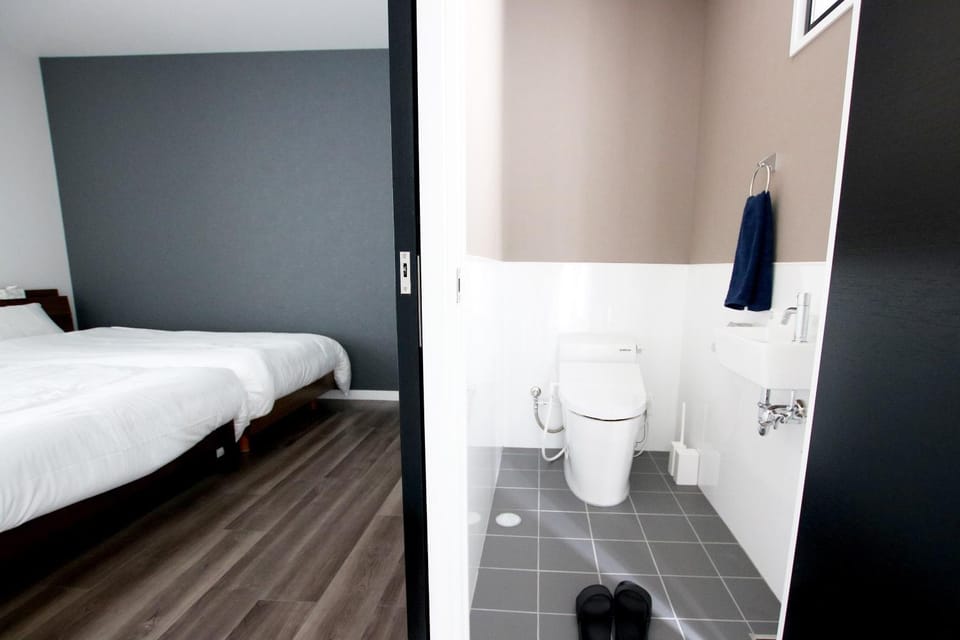 Toilet, Bedroom