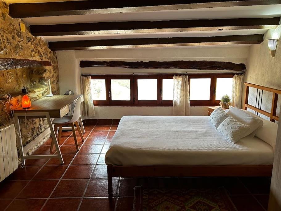 Rural Stone House with wood fireplace House in Costa Daurada