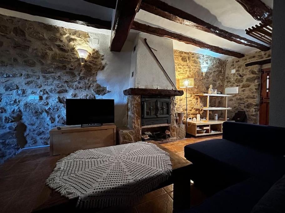 Rural Stone House with wood fireplace House in Costa Daurada