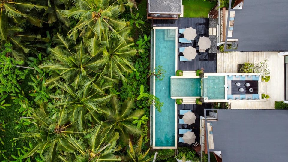Property building, Bird's eye view, Floor plan, Swimming pool