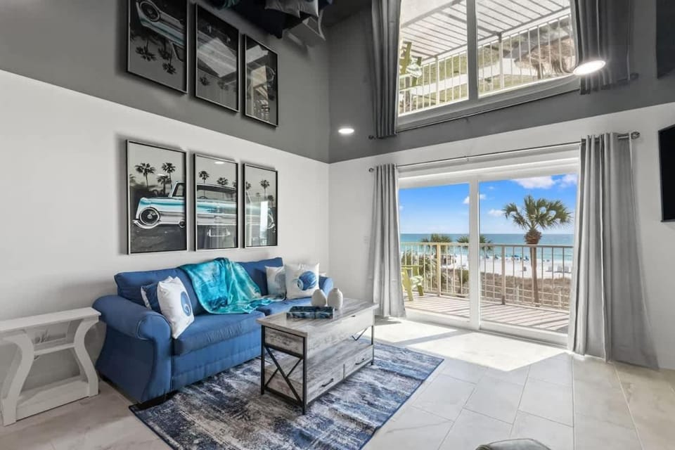 The Summit 306 House in Upper Grand Lagoon