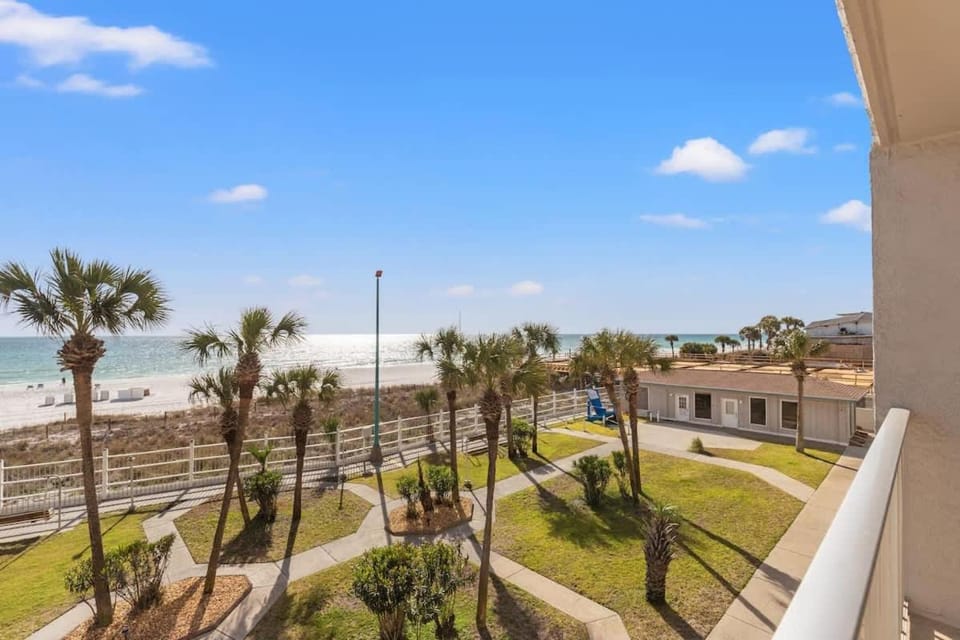 The Summit 306 House in Upper Grand Lagoon