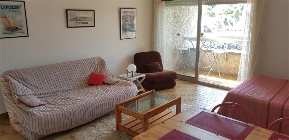 Résidence Maitre De Port - Studio de 35m², avec pleine vue mer sur le port de Dahouët. MAE-6754 Apartment in Brittany
