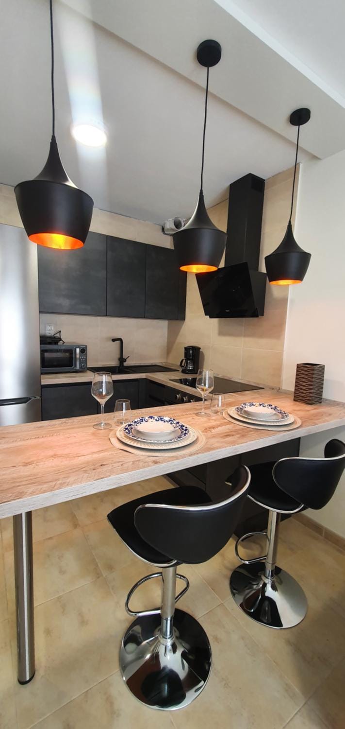 Kitchen or kitchenette, Dining area