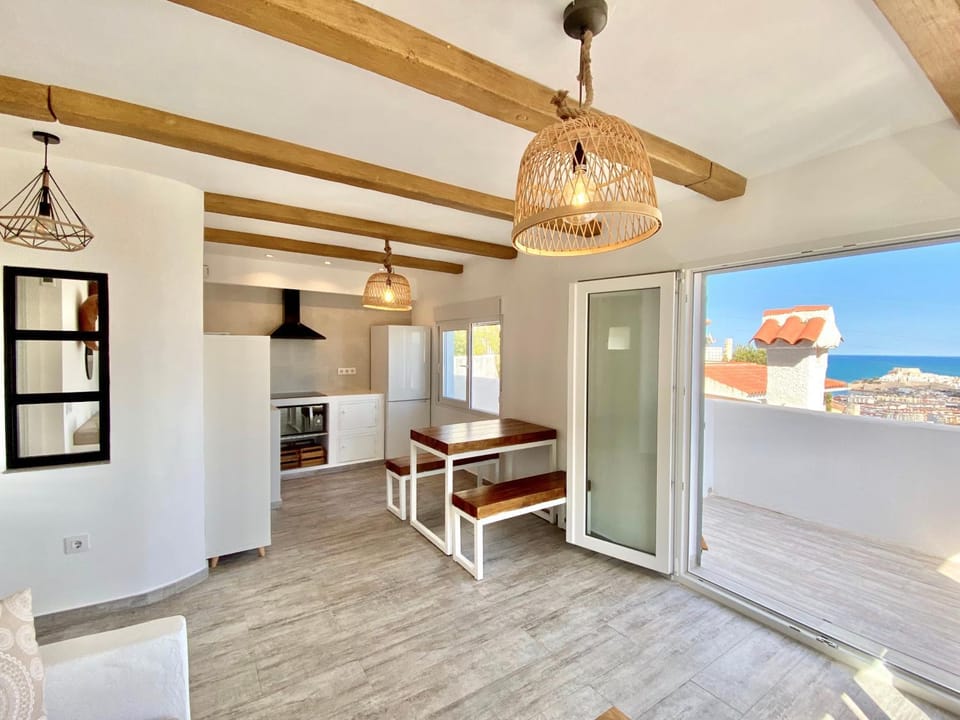 Kitchen or kitchenette, Sea view