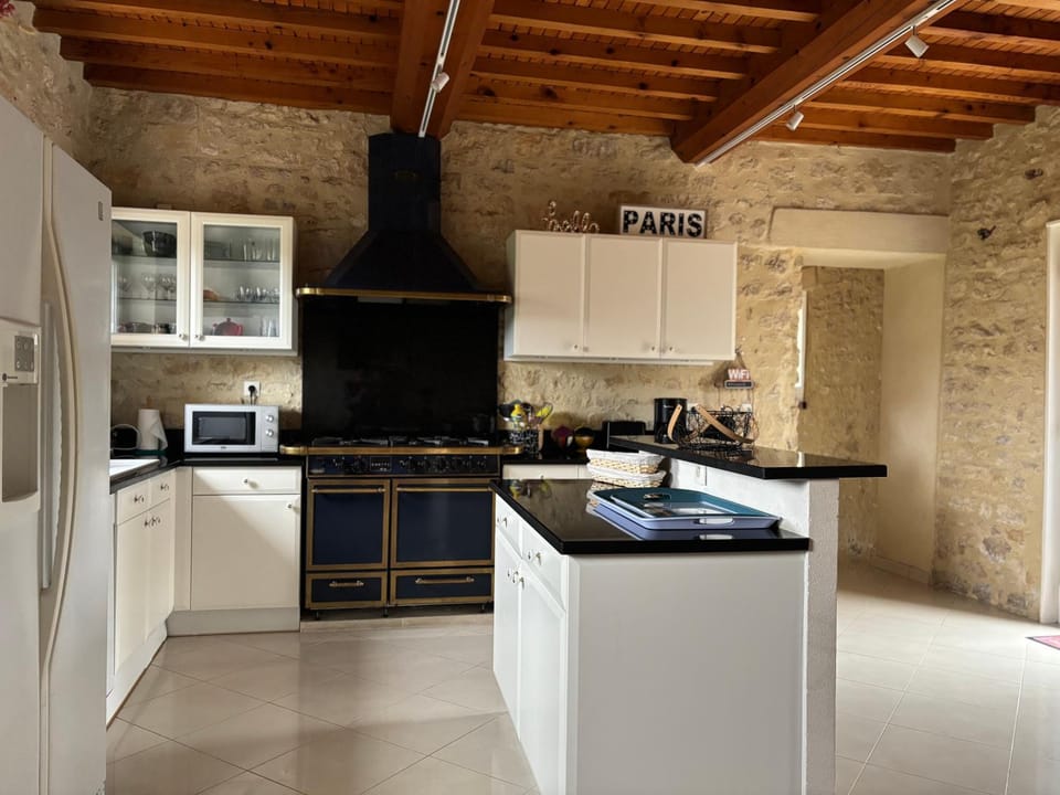 Kitchen or kitchenette, dishwasher, oven, pet friendly, stove, toaster