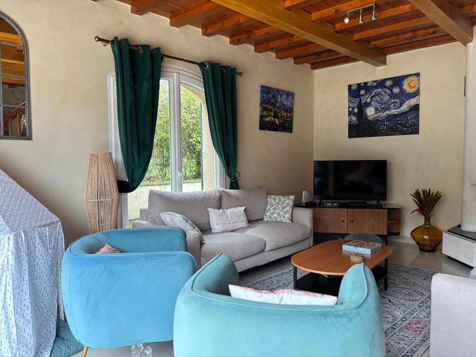 Communal lounge/ TV room, TV and multimedia, Living room, Seating area
