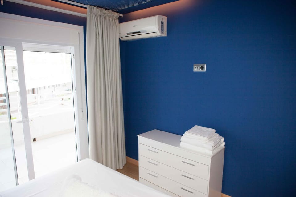 Bed, Bedroom, air conditioner