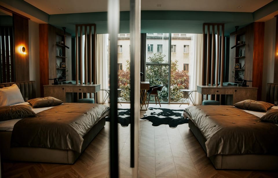 Bed, Living room, Photo of the whole room, Seating area, Bedroom