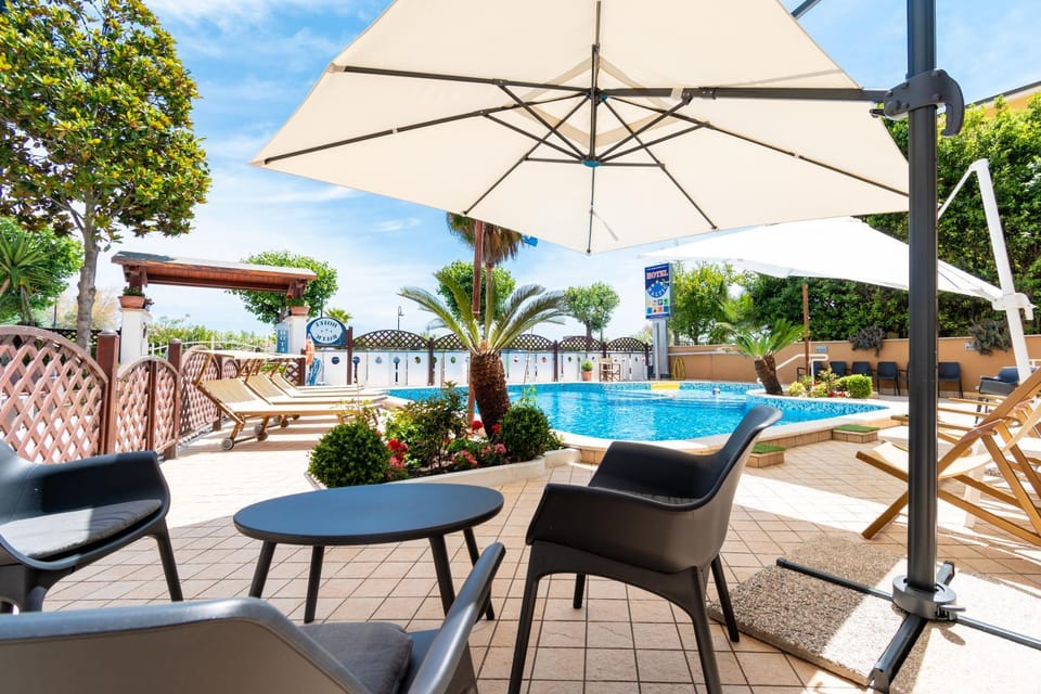 Garden, Swimming pool