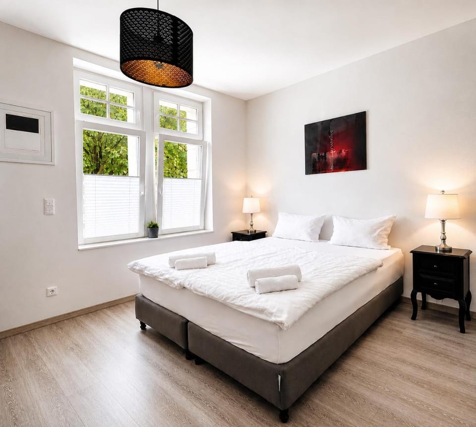 Bed, Photo of the whole room, Bedroom, towels