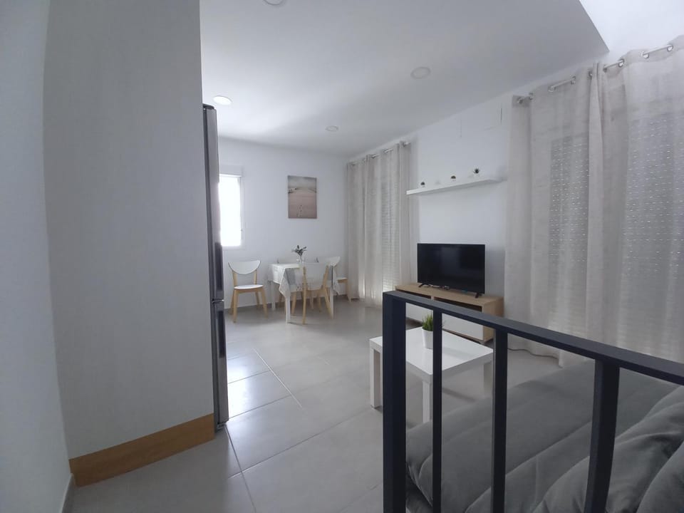 TV and multimedia, Living room, Seating area, Dining area