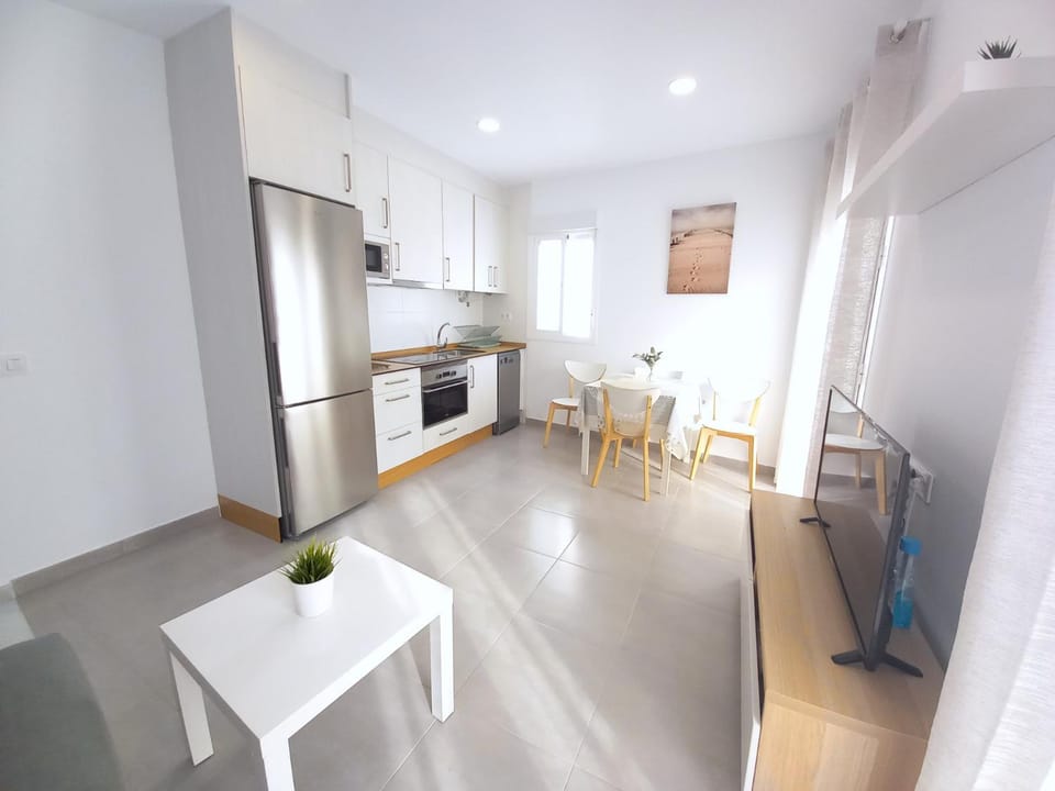 Kitchen or kitchenette, Living room, Seating area, Dining area