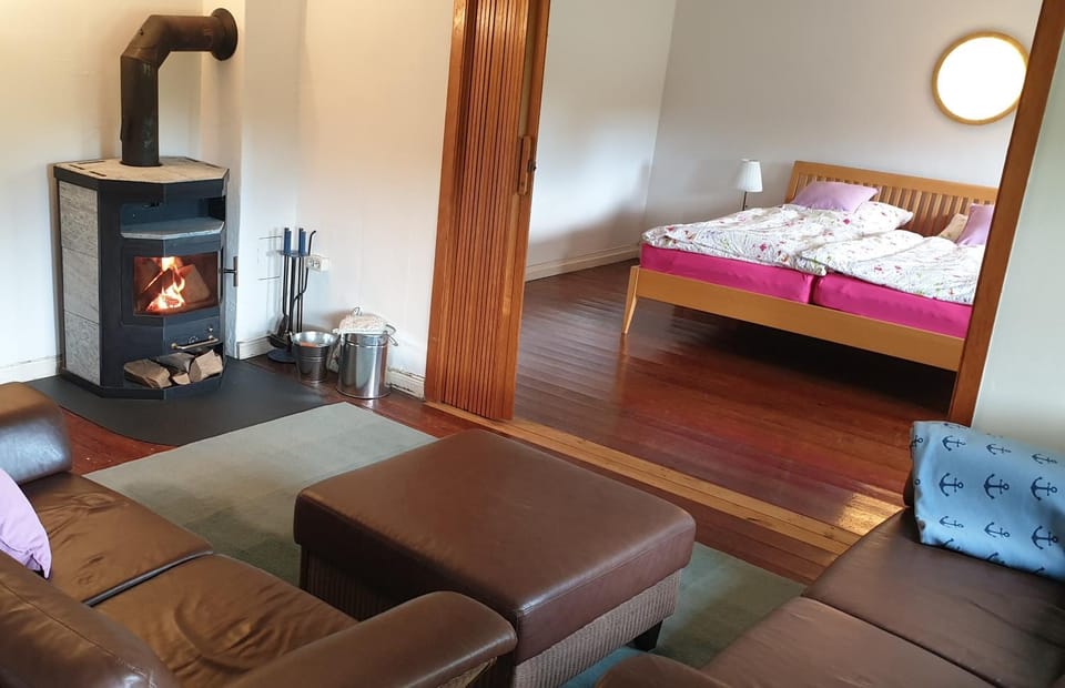 Der kleine Fuchshof mit Hund, Pferd und Huhn Apartment in Ostholstein