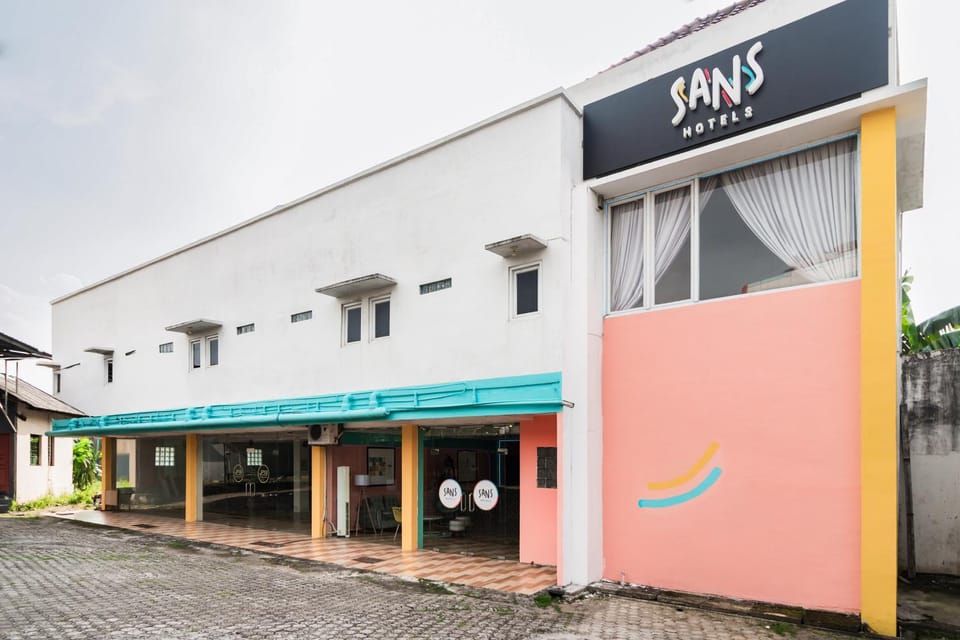 Facade/entrance