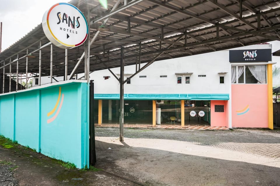 Facade/entrance