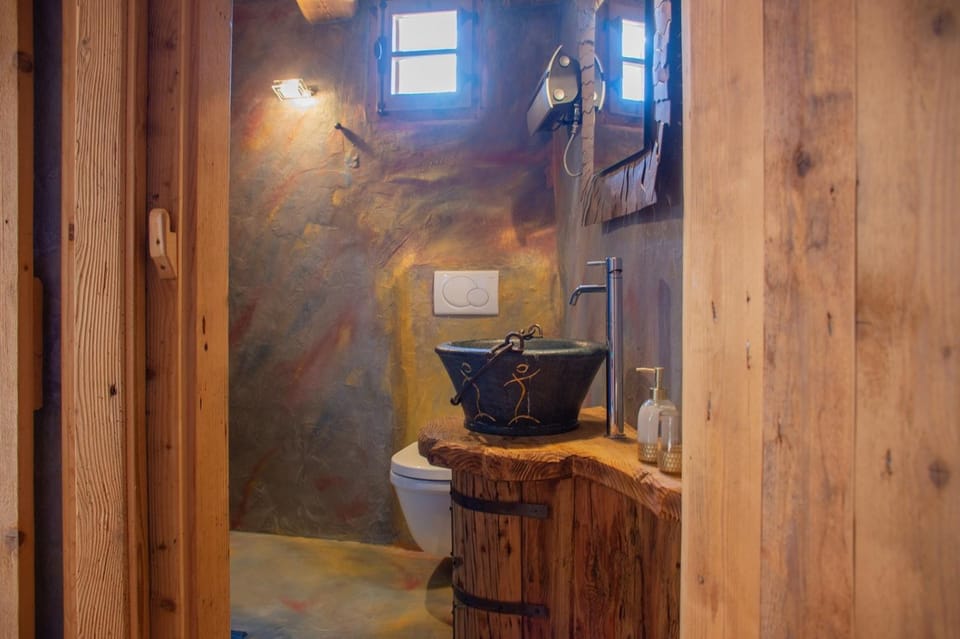 Bathroom, Living room