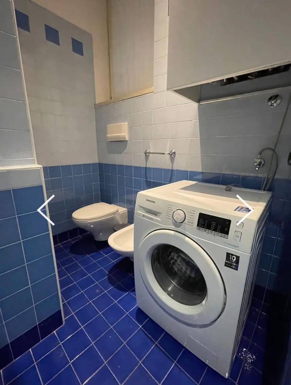Bathroom, washing machine