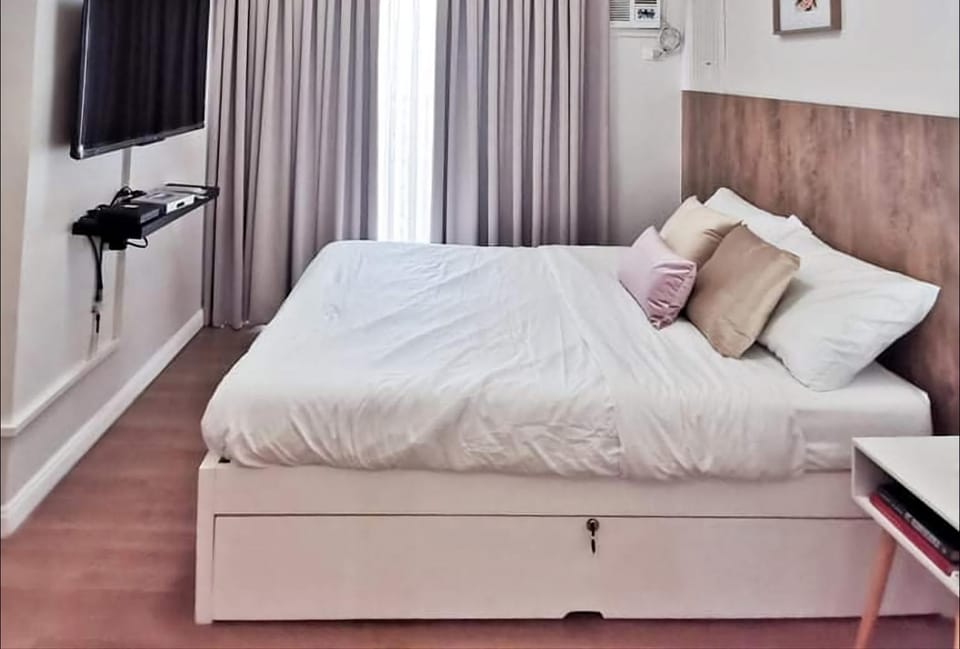 SHERISSE' CONDO @ THE LOOP WITH WIFI,CABLE AND HOT & COLD SHOWER, Apartment hotel in Cagayan de Oro