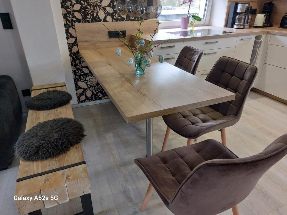 Seating area, Dining area