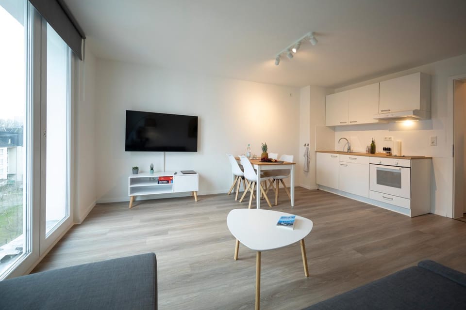 TV and multimedia, Kitchen or kitchenette, Living room, Seating area, Dining area